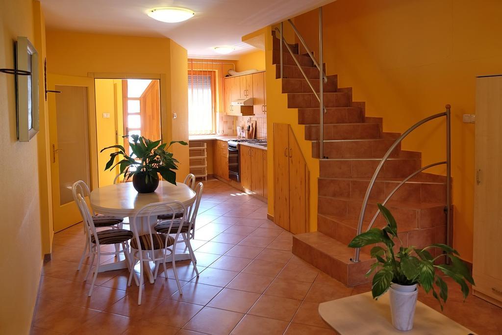 Var-Torony Apartman Gyula Exterior photo